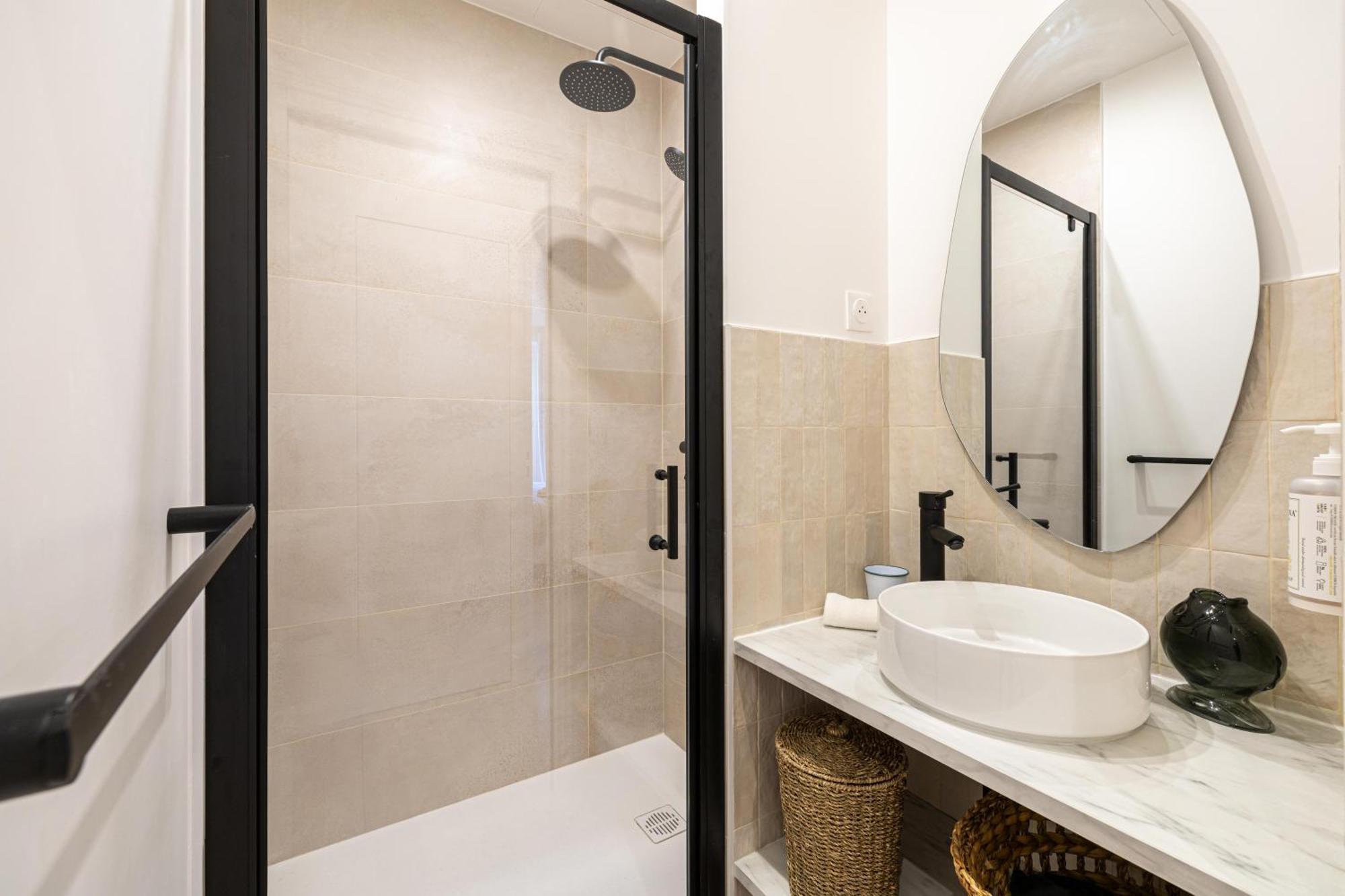 Appartamento New! Remodeled & Spacious 4 Bedroom - 3 Bath - Heart Of - Ac In - With A Large Elevator