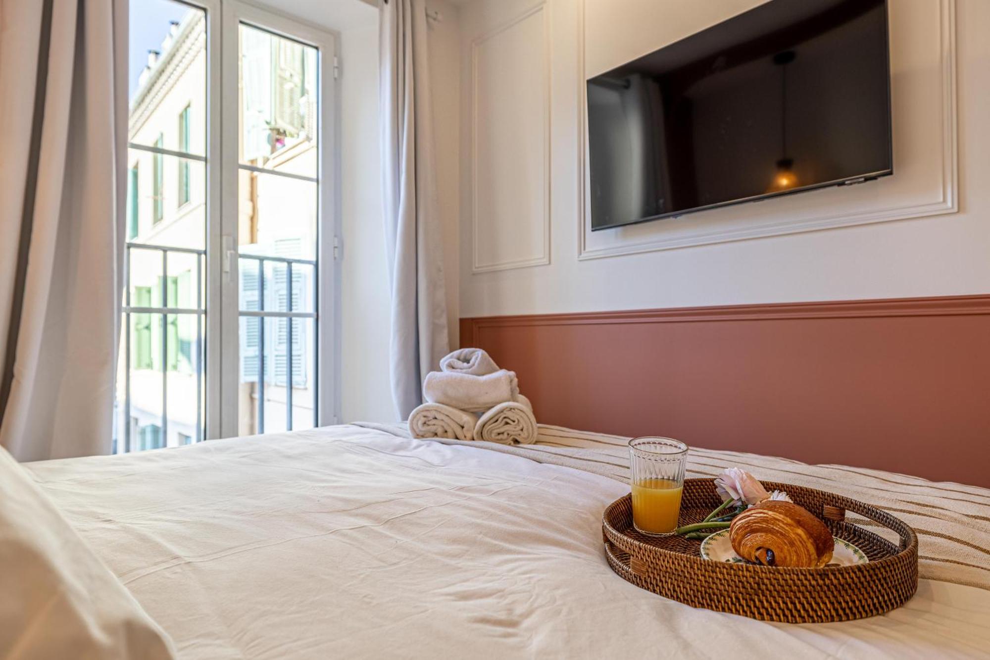 New! Remodeled & Spacious 4 Bedroom - 3 Bath - Heart Of - Ac In - With A Large Elevator Apartment Nizza
