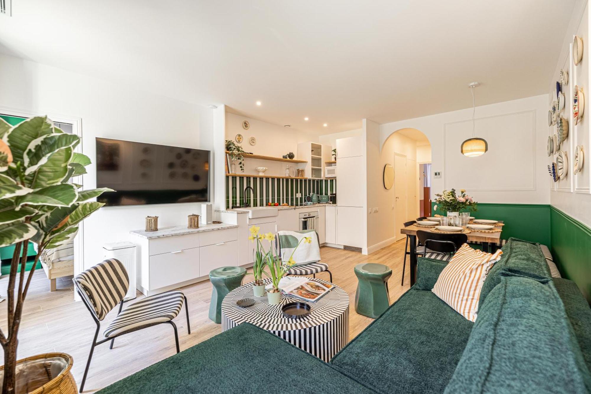 New! Remodeled & Spacious 4 Bedroom - 3 Bath - Heart Of - Ac In - With A Large Elevator Nizza