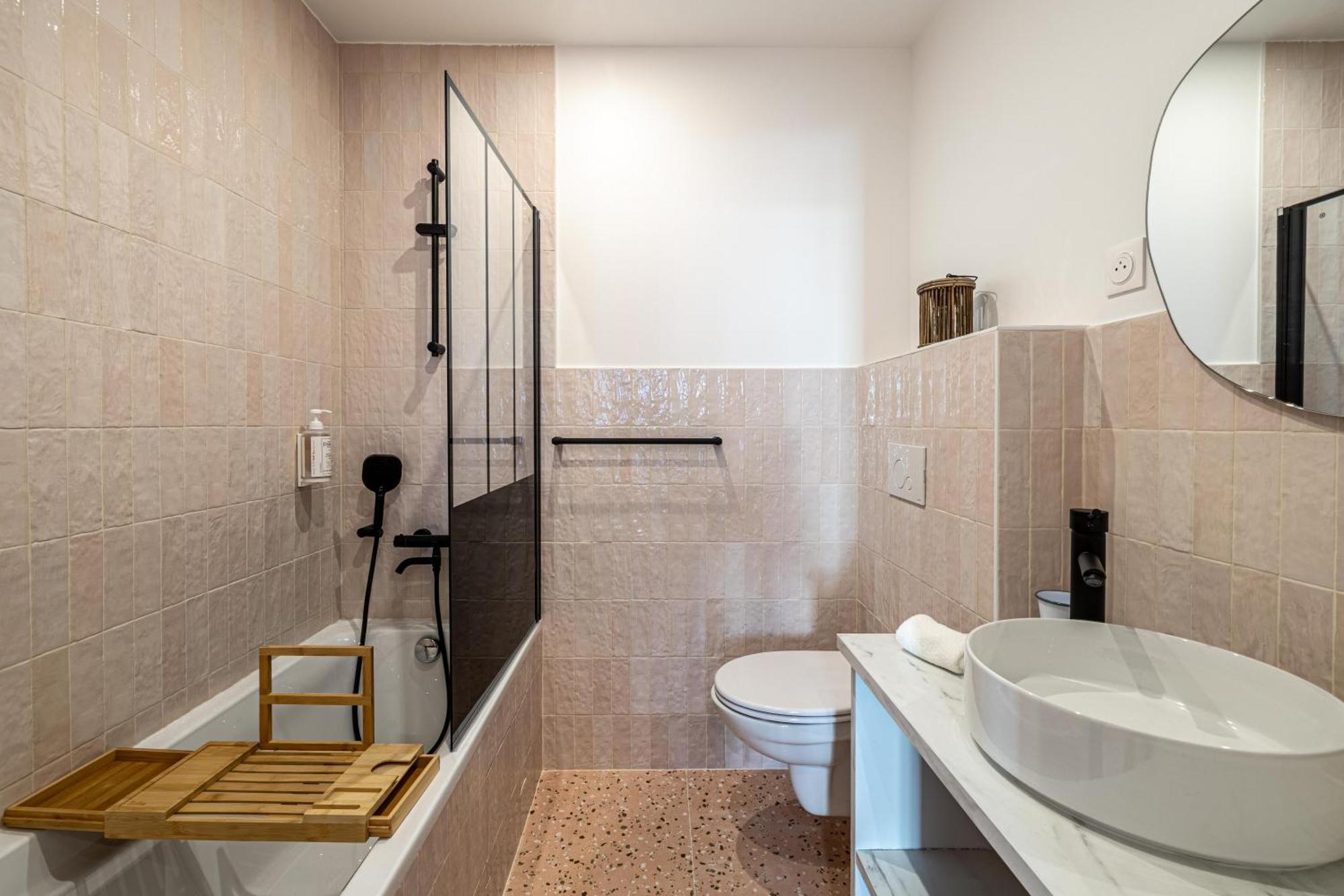 Apartment New! Remodeled & Spacious 4 Bedroom - 3 Bath - Heart Of - Ac In - With A Large Elevator Nizza