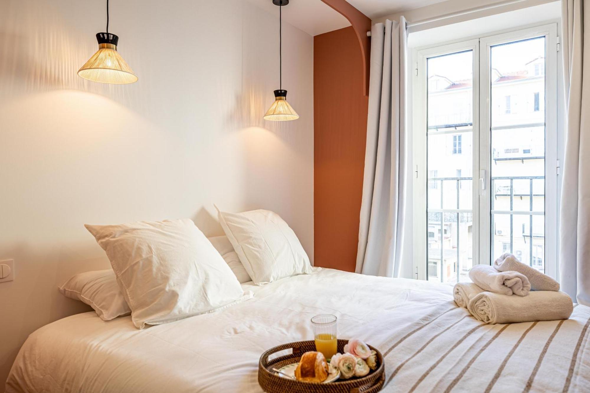 Apartment New! Remodeled & Spacious 4 Bedroom - 3 Bath - Heart Of - Ac In - With A Large Elevator Nizza